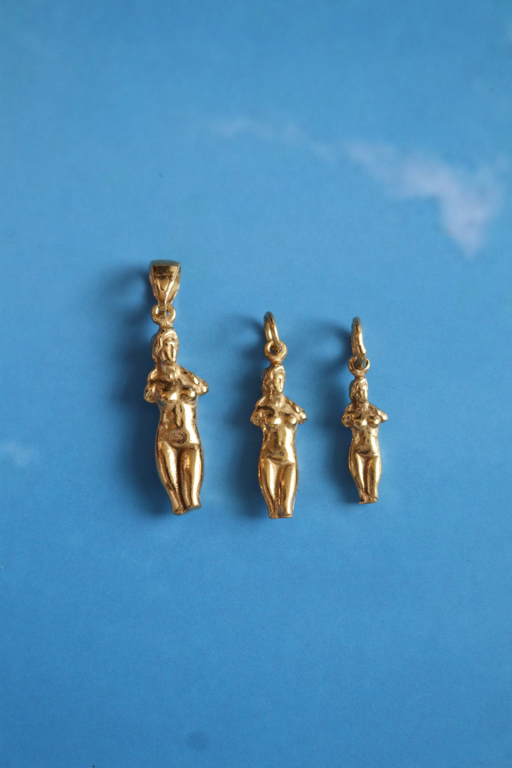Aphrodite Pendant - Gold