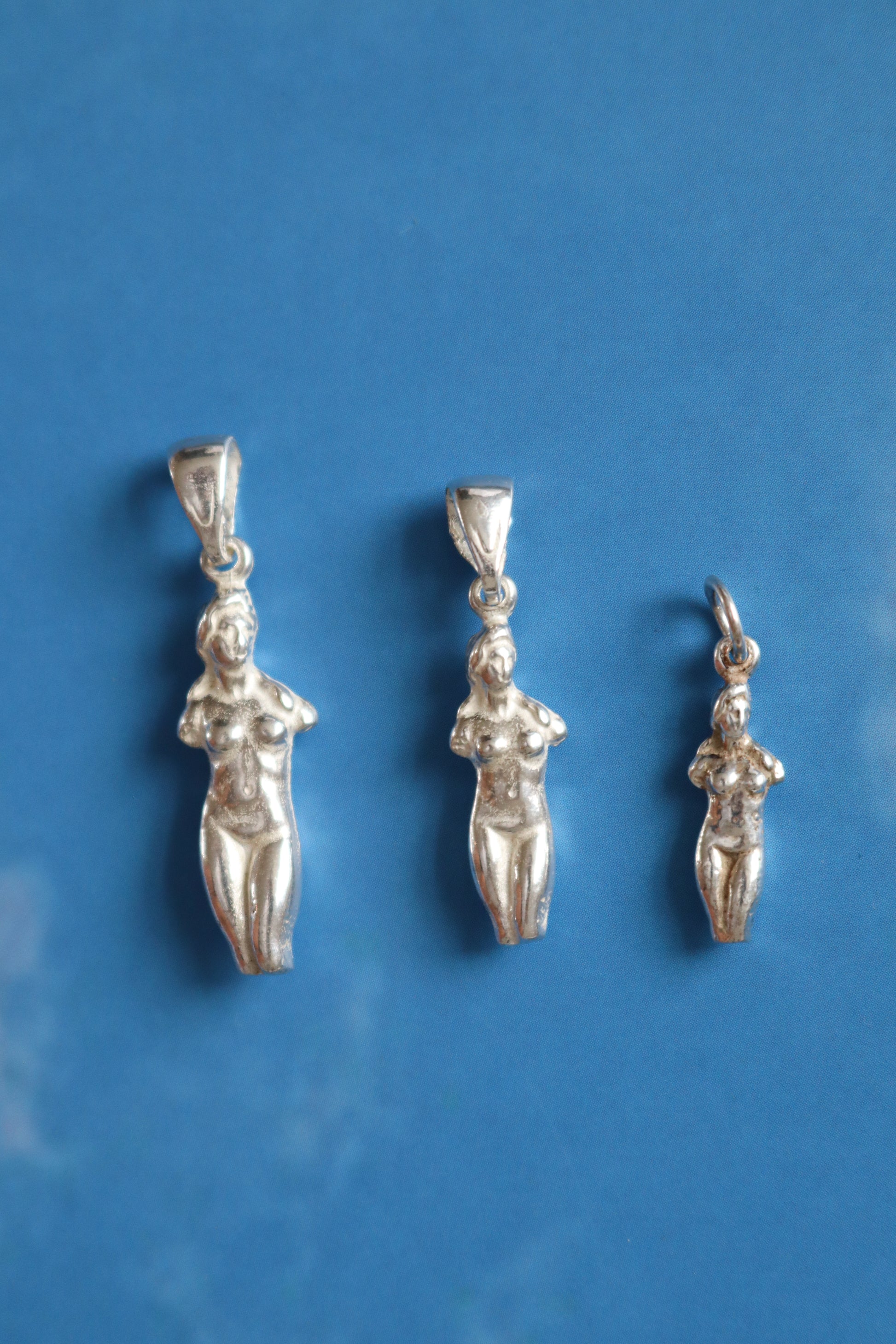 Aphrodite Pendant Necklace - Silver