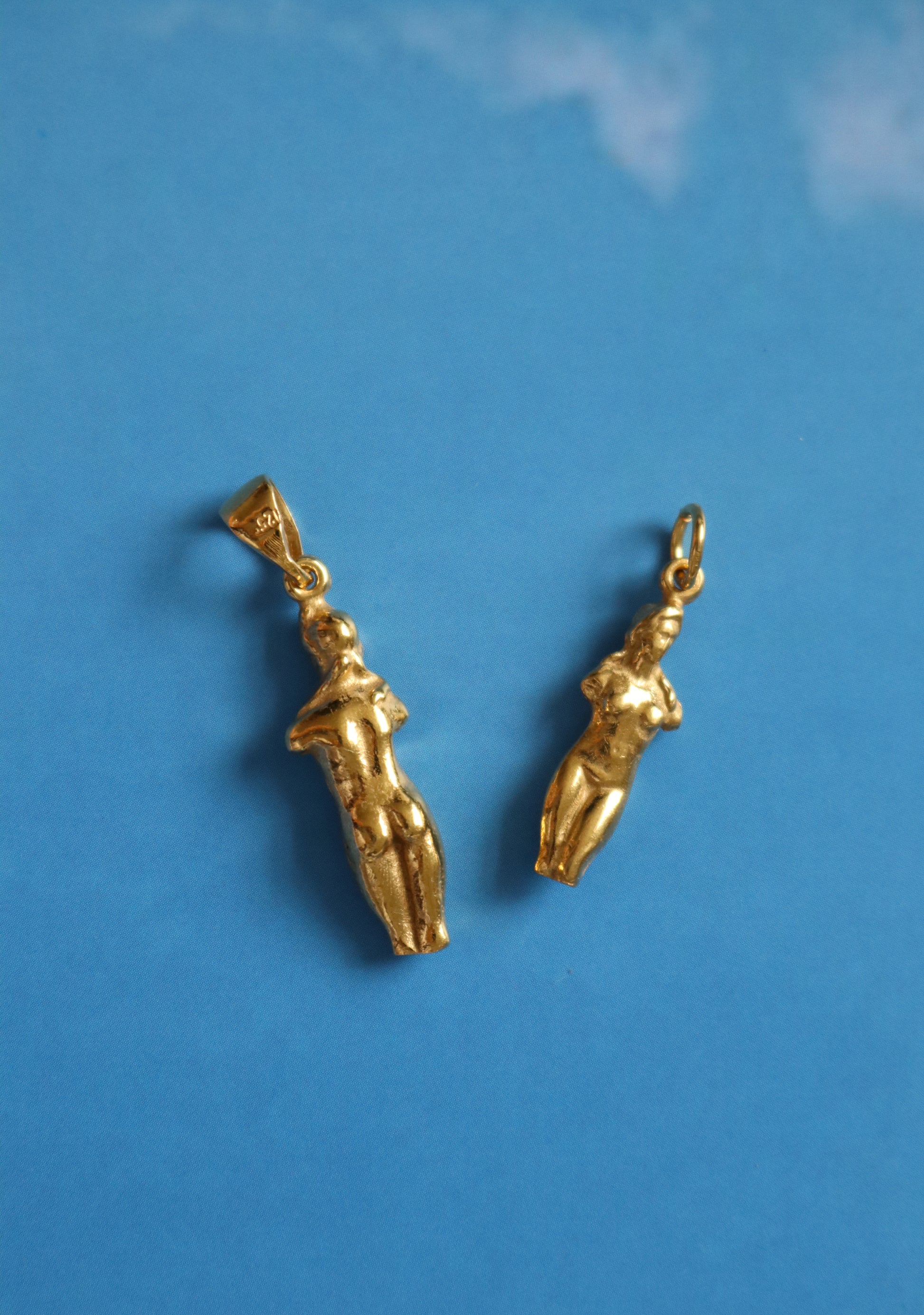 Aphrodite Pendant - Gold